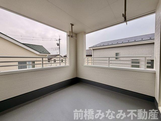 【新築】北群馬郡吉岡町下野田第13　２号棟(全３棟)　リーブルガーデン　新築建売分譲のバルコニー|バルコニーからの眺めを楽しみながら食事をしませんか