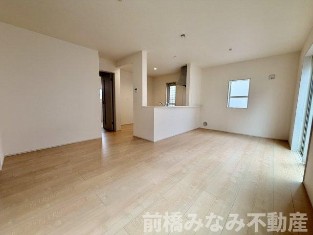 【新築】北群馬郡吉岡町下野田第13　２号棟(全３棟)　リーブルガーデン　新築建売分譲の居間・リビング|おしゃれな居間です