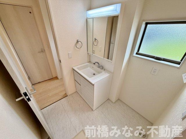 【新築】北群馬郡吉岡町下野田第13　１号棟(全３棟)　リーブルガーデン　新築建売分譲の独立洗面台|独立洗面化粧台が付いています