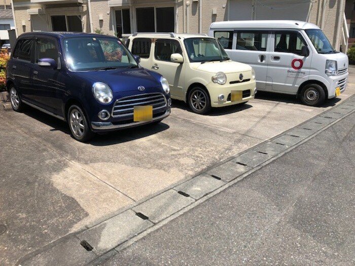 ベアーレ高屋敷の駐車場|駐車スペースもあります☆