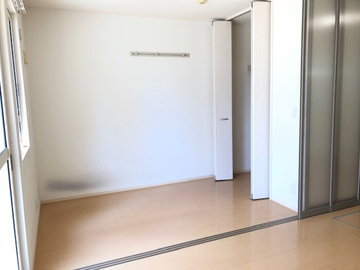 ベアーレ高屋敷の寝室|風通しも良い寝室です☆
