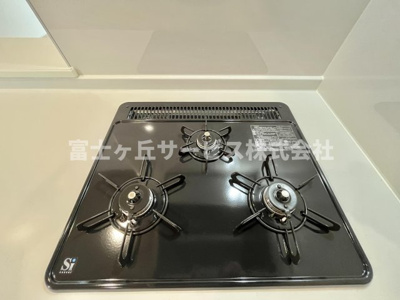 【その他】 | 磐田市福田中島 新築一戸建て 1号棟 | ３口コンロです