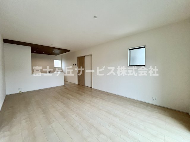 【居間・リビング】 | 磐田市福田中島 新築一戸建て 1号棟 | リビングダイニングです