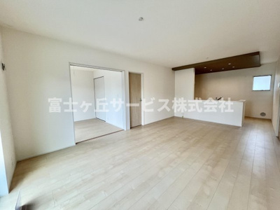 【居間・リビング】 | 磐田市福田中島 新築一戸建て 1号棟 | リビングです