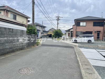 【前面道路含む現地写真】 | 磐田市福田中島 新築一戸建て 1号棟 | 前面道路です