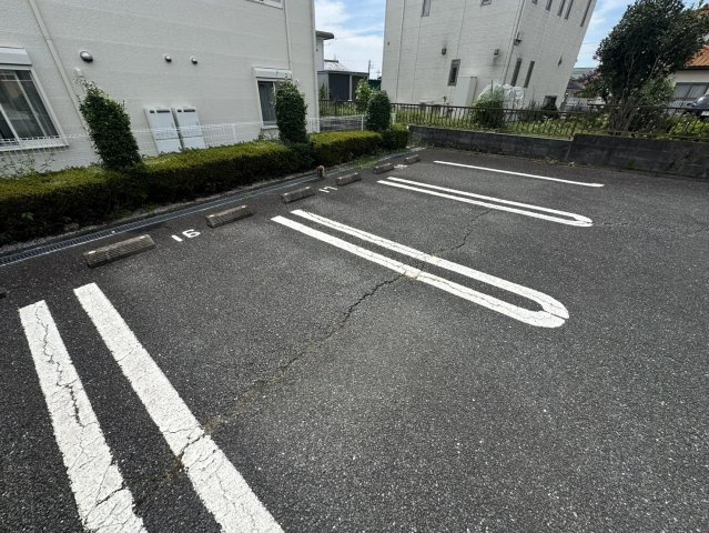 シュティル・ブリーゼ　Ｂの駐車場
