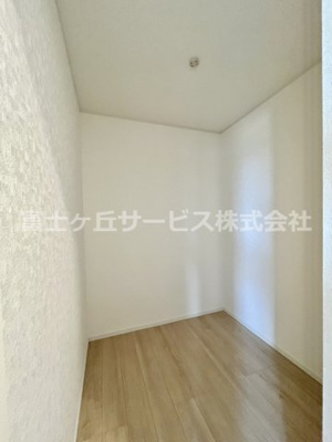 【収納】 | 牧之原市静波 11期 新築一戸建て 1号棟 | 主寝室のウォークインクローゼット2帖
