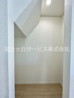 【収納】 | 牧之原市静波 11期 新築一戸建て 2号棟 | キッチン横のパントリー