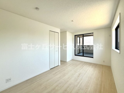 【寝室】 | 牧之原市静波 11期 新築一戸建て 2号棟 | 主寝室8帖