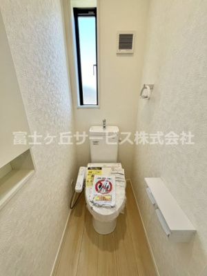 【トイレ】 | 牧之原市静波 11期 新築一戸建て 2号棟 | 2階のトイレ
