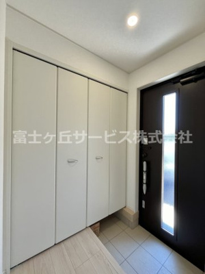 【玄関】 | 牧之原市静波 11期 新築一戸建て 2号棟 | きれいな玄関です