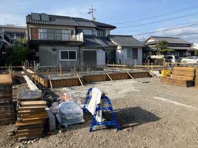 【外観】 | 富士市中之郷 新築一戸建て 2号棟 | 現在建築中の外観画像です。ご内覧は同じメーカーの完成物件へご案内いたしますので、いつでもご相談ください！
