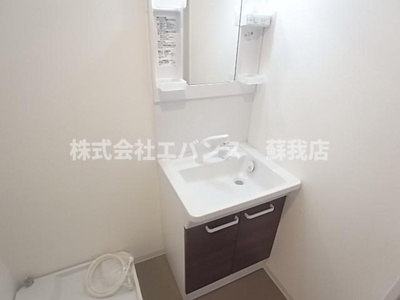 【独立洗面台】 | ジーメゾン千葉村田町 | 独立洗面台、小物を置くことができて便利です