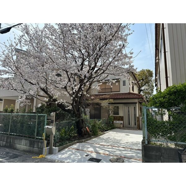 百楽荘4丁目貸家の外観