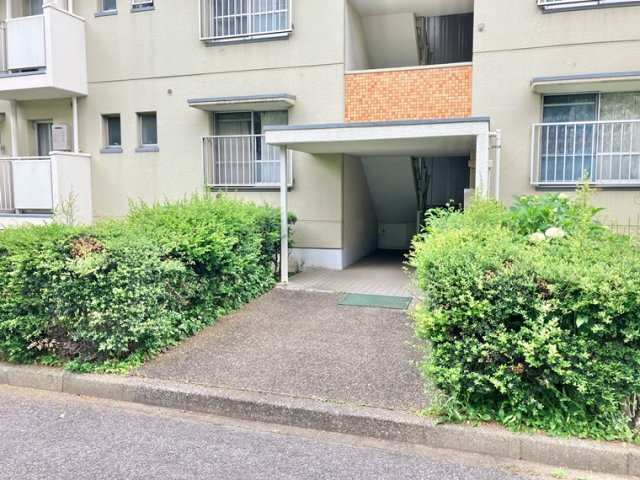 みつわ台３丁目１３番住宅１０号棟のエントランス