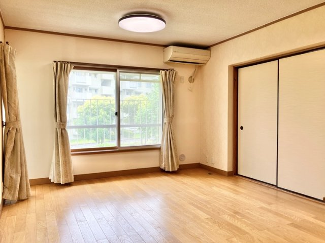 みつわ台３丁目１３番住宅１０号棟の居間・リビング