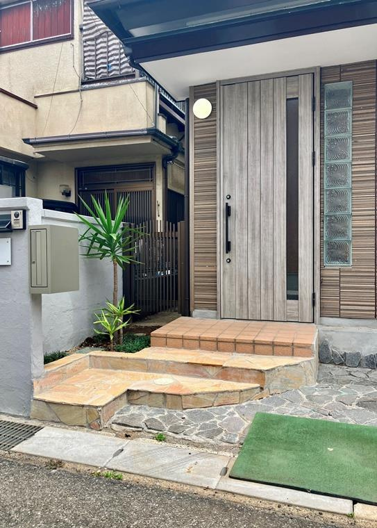 長作台戸建のエントランス
