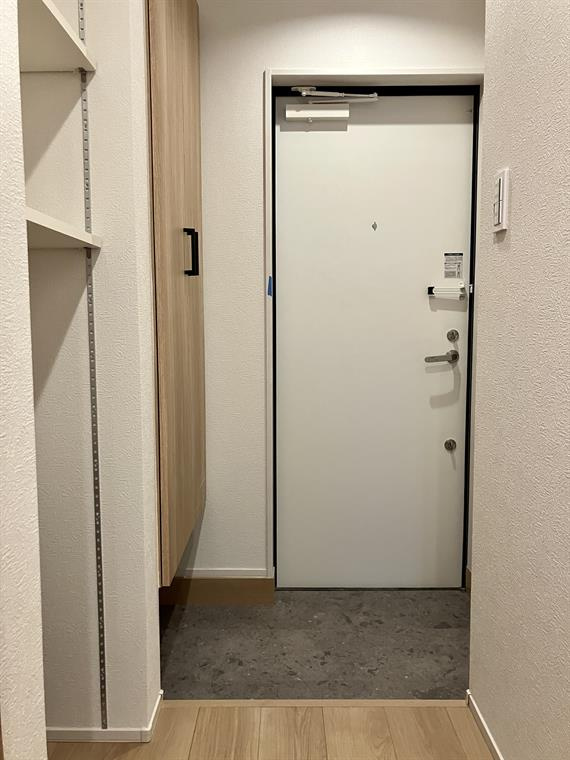 第一アパートの玄関