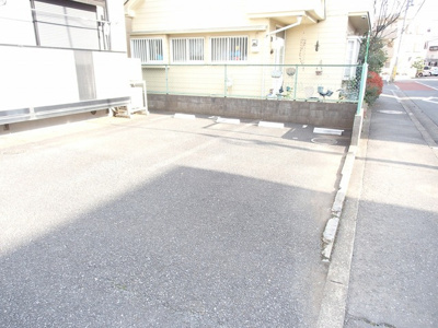 敷地内駐車場です♪要空き確認。