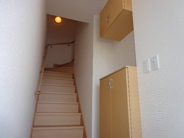 サンコート・ヒルの玄関|玄関（階段）