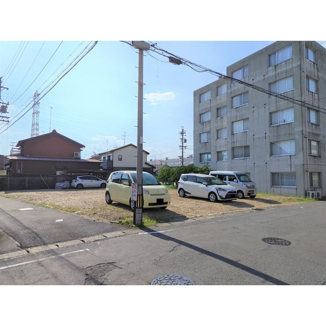 岐阜市六条江東１丁目の駐車場の駐車場