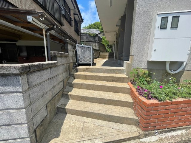 第百マンションのエントランス