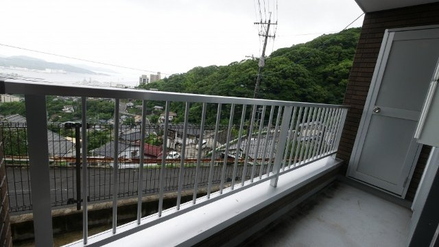 佐世保市矢岳町のアパートのバルコニー