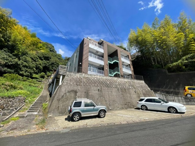 佐世保市矢岳町のアパートの駐車場