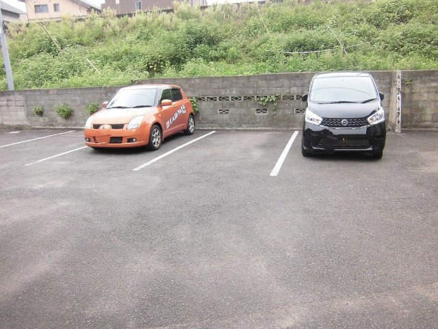 コスモハイツ吉田の駐車場