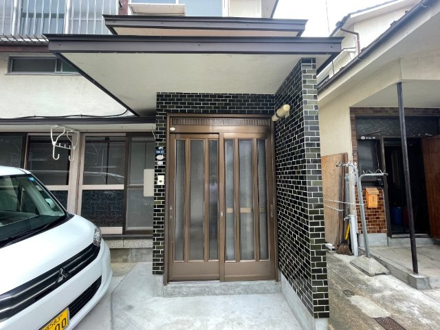 戸尾町堀貸家のエントランス