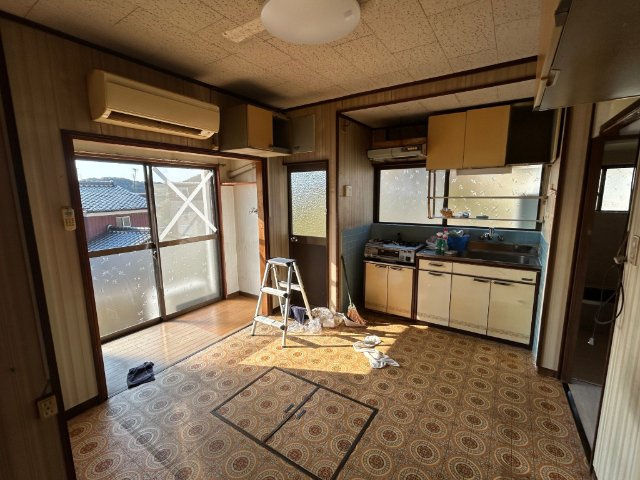 小島町戸建の居間・リビング