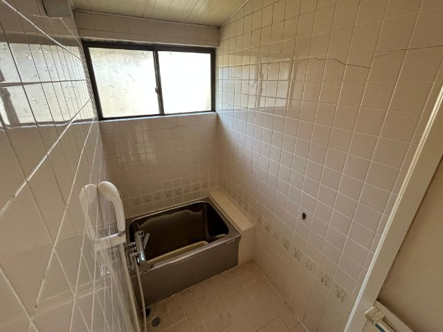 小島町戸建の浴室