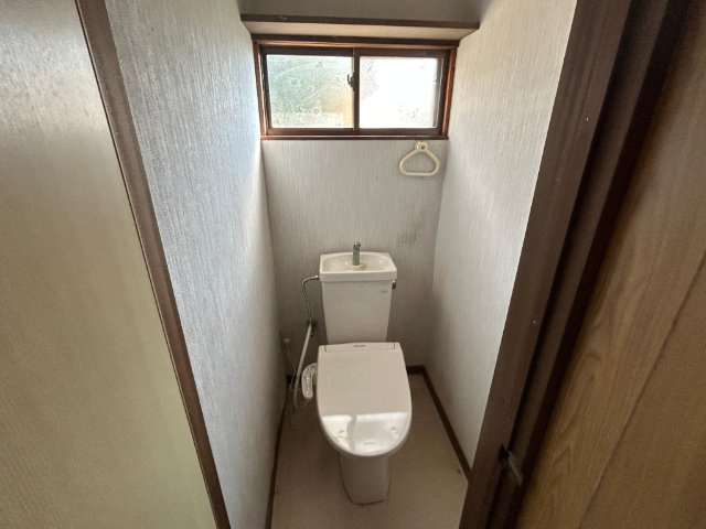 小島町戸建のトイレ