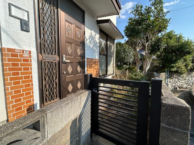 小島町戸建のエントランス