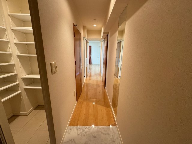 ビバシティ京坪の玄関