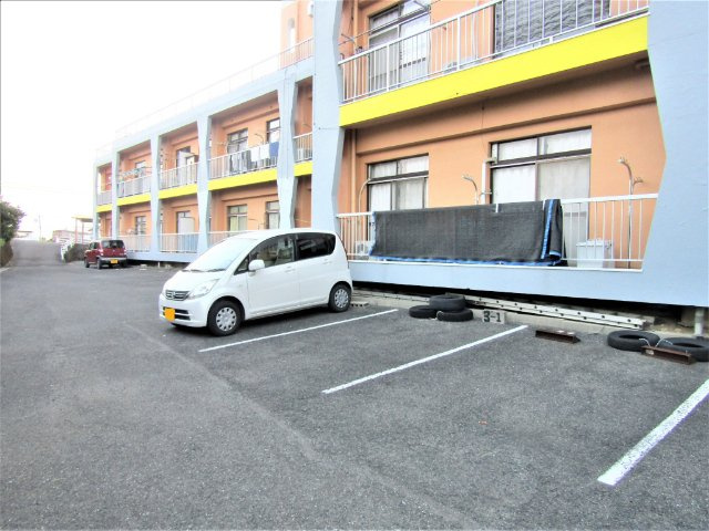 寿ハイツの駐車場