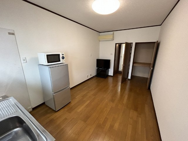 大坪電機アパートの居間・リビング