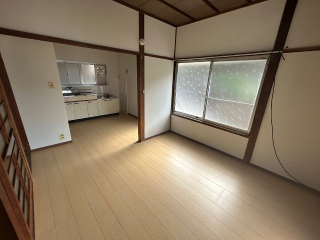 赤崎二戸一の居間・リビング