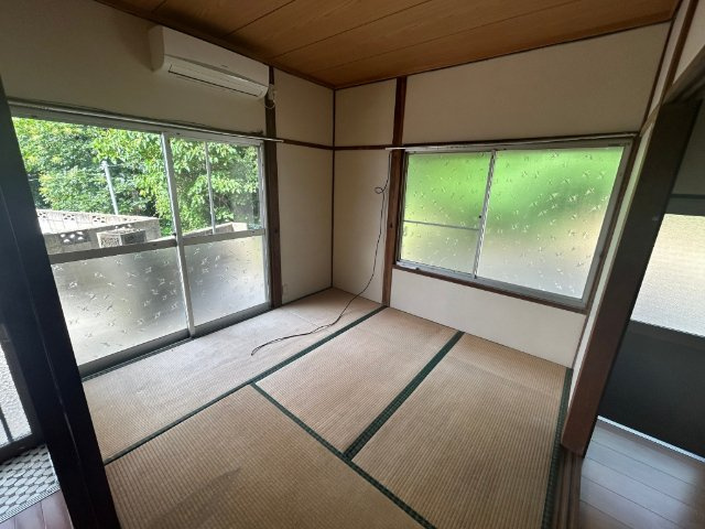 赤崎二戸一の居間・リビング