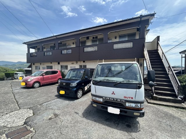 佐世保市松瀬町のアパートの駐車場