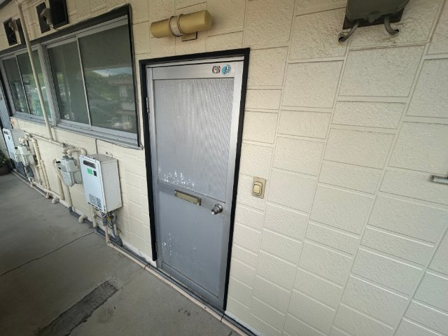 佐世保市松瀬町のアパートのエントランス