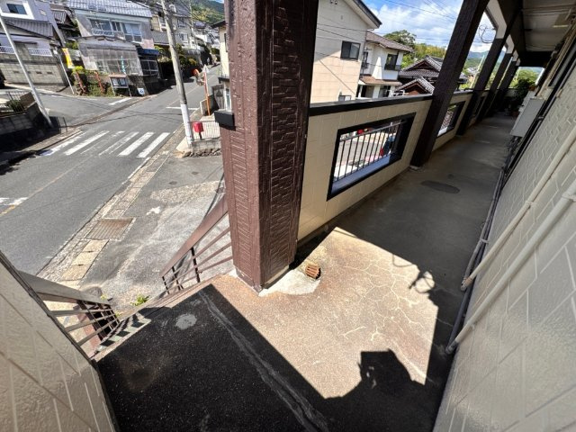 佐世保市松瀬町のアパートのエントランス