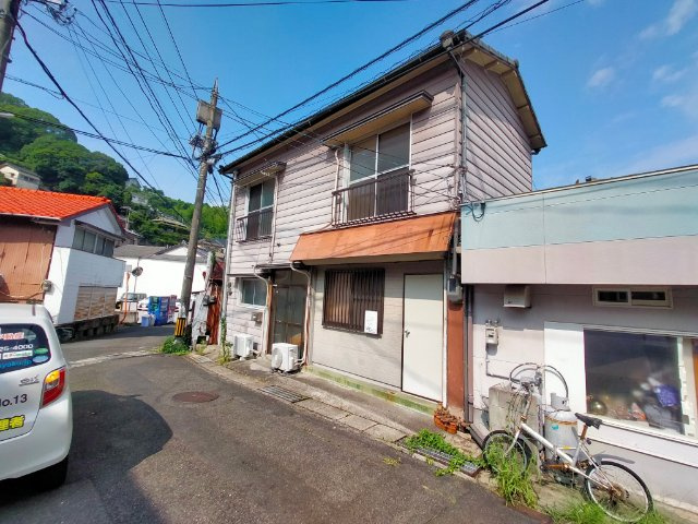 佐世保市神島町の一戸建てのエントランス
