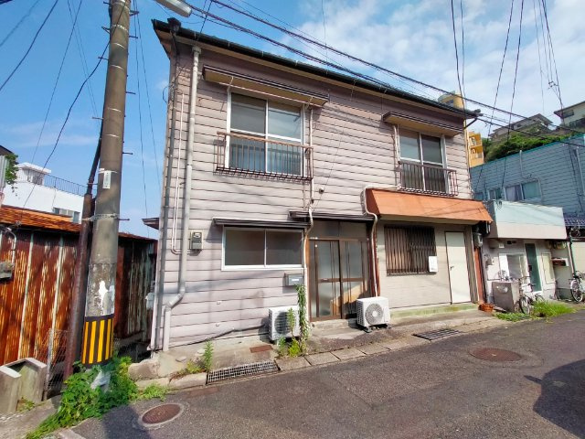 佐世保市神島町の一戸建てのエントランス