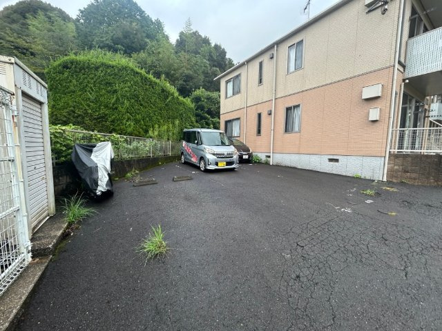 グリーンハイツBの駐車場