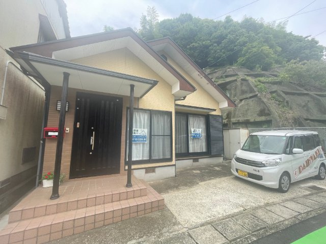 長坂縁の家の駐車場