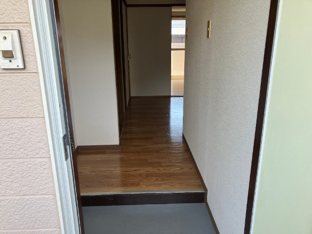 横田コーポの玄関