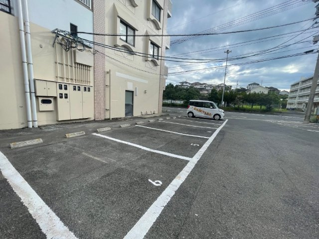 エクセレント山下の駐車場