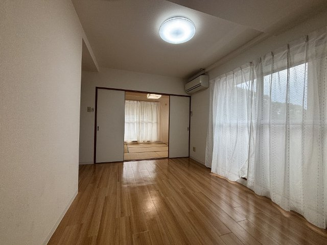 レジデンス東山手の居間・リビング