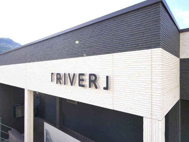 RIVERのエントランス